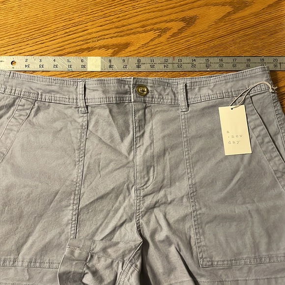 High rise Shorts 3.5” inseam-light blue - Picture 5 of 11